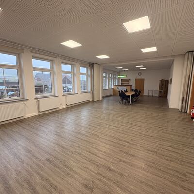Bild vergr&ouml;&szlig;ern: DGH Hahausen - Saal 1