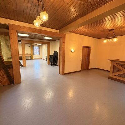 Bild vergr&ouml;&szlig;ern: DGH Neuwallmoden - Saal 2