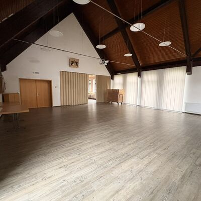 Bild vergr&ouml;&szlig;ern: DGH Altwallmoden - Großer Saal