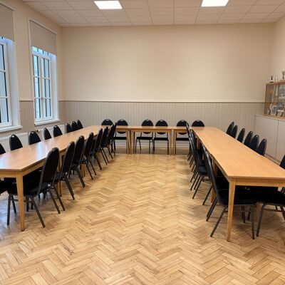 Bild vergr&ouml;&szlig;ern: DGH Nauen - Saal 1